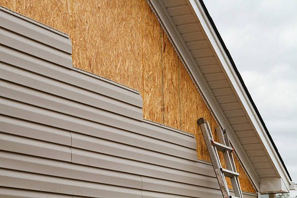 Professional Fiber Cement Siding technician working in Sycamore, OH